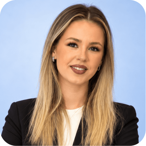 Elif Arabacı, satış mütəxəssisi